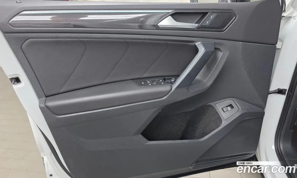 Volkswagen Tiguan 2023 2.0 автомат (гидро), фото 13 Volkswagen Tiguan 2023 2.0 автомат (гидро), фото 13