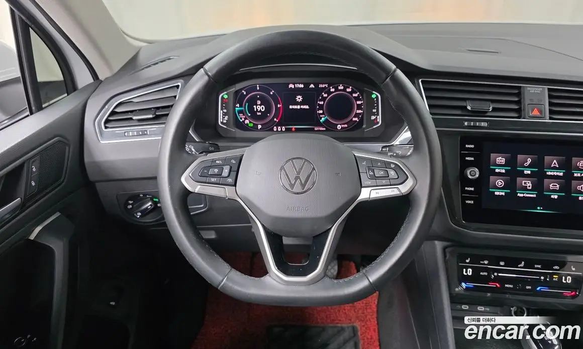 Volkswagen Tiguan 2023 2.0 автомат (гидро), фото 18 Volkswagen Tiguan 2023 2.0 автомат (гидро), фото 18