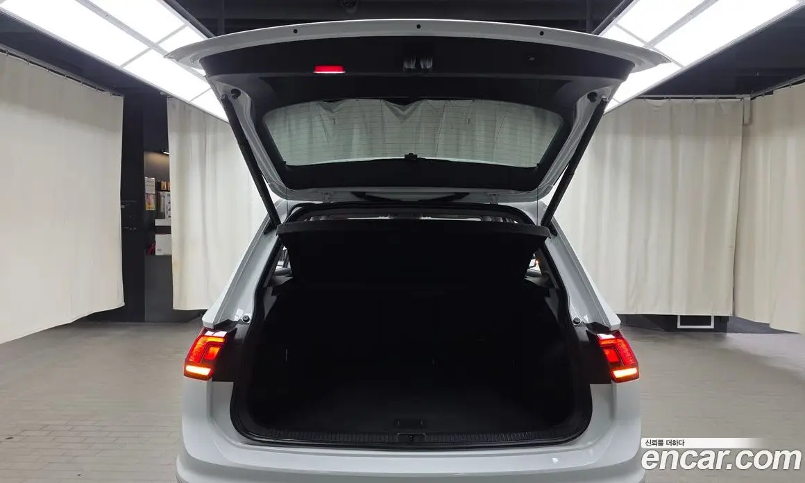 Volkswagen Tiguan 2023 2.0 автомат (гидро), фото 19 Volkswagen Tiguan 2023 2.0 автомат (гидро), фото 19