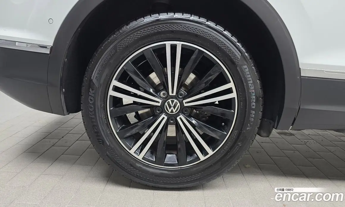 Volkswagen Tiguan 2023 2.0 автомат (гидро), фото 4 Volkswagen Tiguan 2023 2.0 автомат (гидро), фото 4