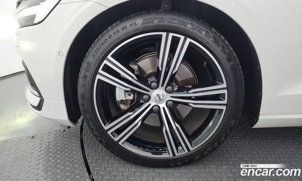 Volvo S60 2021 2.0 автомат (гидро), фото 5 Volvo S60 2021 2.0 автомат (гидро), фото 5