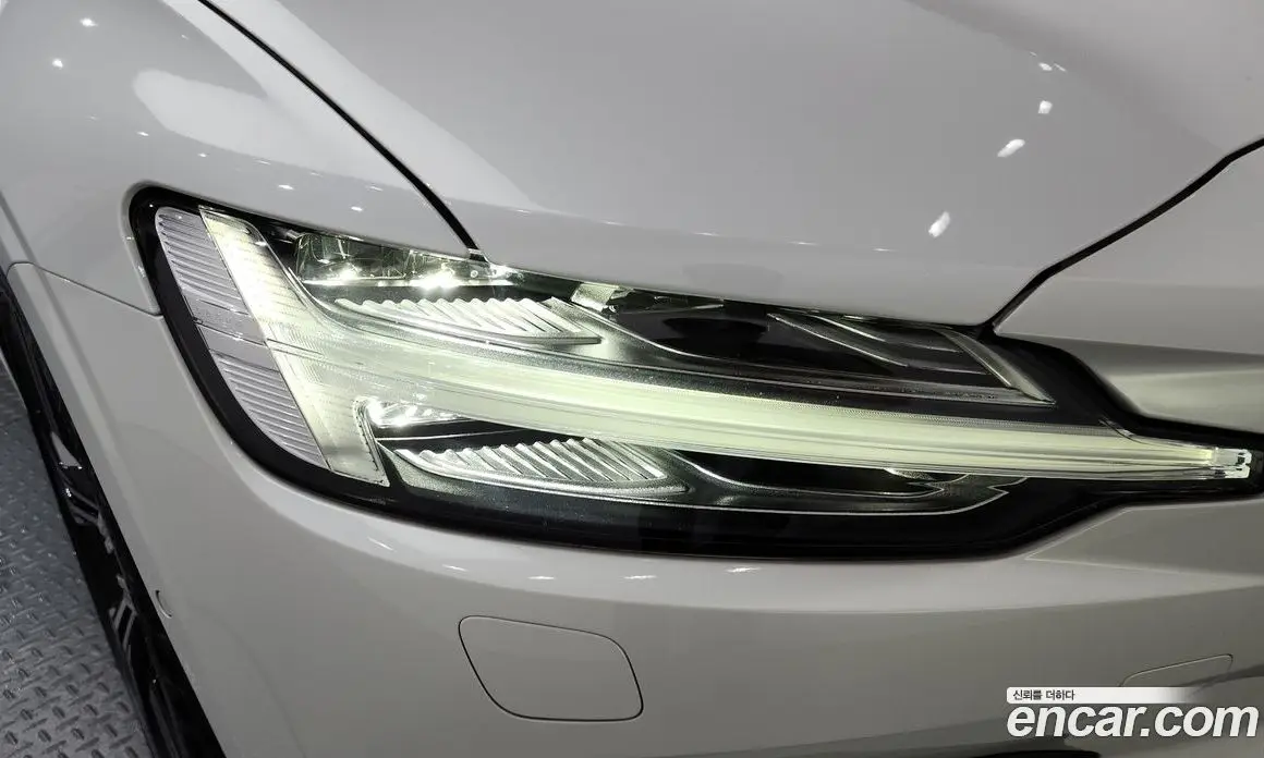 Volvo S60 2021 2.0 автомат (гидро), фото 8 Volvo S60 2021 2.0 автомат (гидро), фото 8