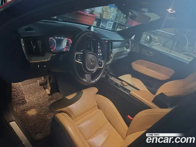 Volvo XC60 2018 2.0 автомат (гидро), миниатюра 3 Volvo XC60 2018 2.0 автомат (гидро), миниатюра 3