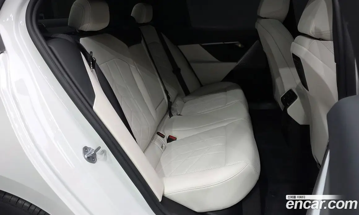 BMW 5 серия 2025 2.0 автомат (гидро), фото 12
