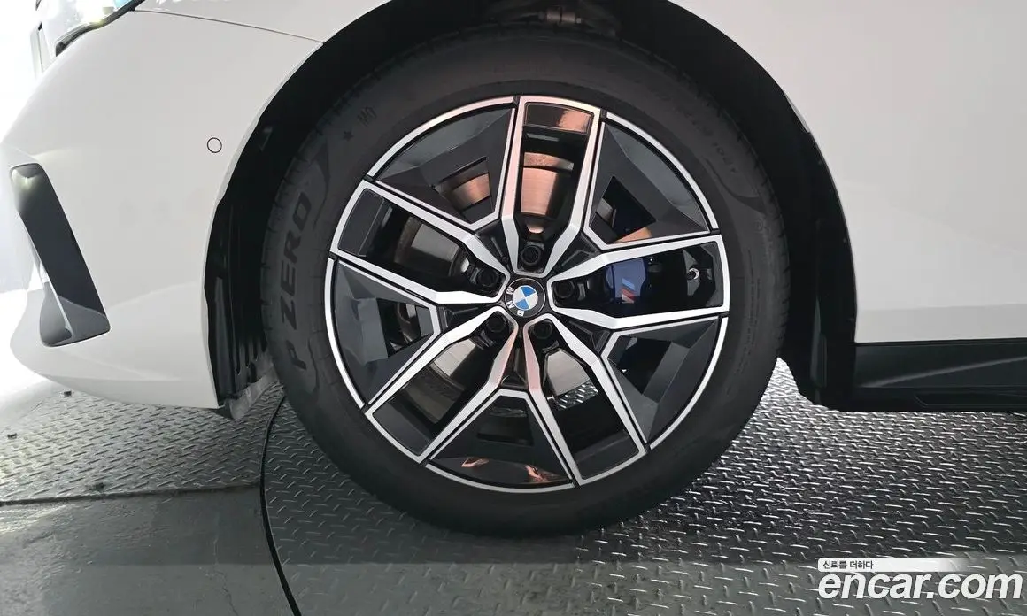 BMW 5 серия 2025 2.0 автомат (гидро), фото 5