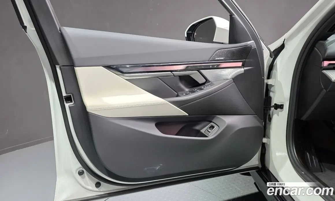 BMW 5 серия 2025 2.0 автомат (гидро), фото 14