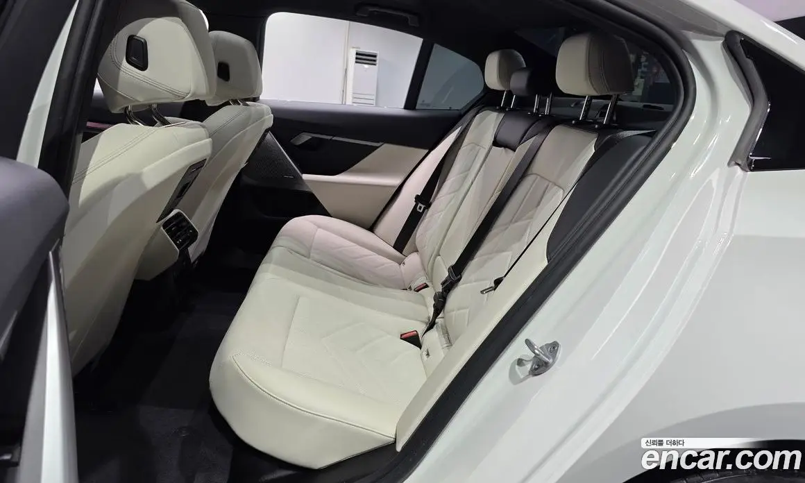 BMW 5 серия 2025 2.0 автомат (гидро), фото 17