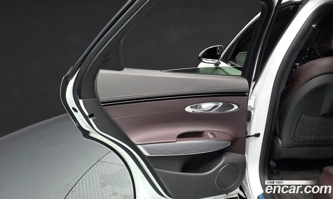 Genesis GV70 2023 2.5 автомат (гидро), фото 15 Genesis GV70 2023 2.5 автомат (гидро), фото 15