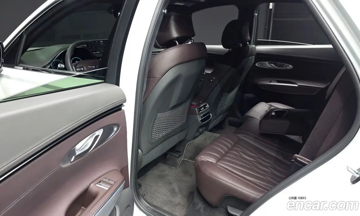 Genesis GV70 2023 2.5 автомат (гидро), фото 17 Genesis GV70 2023 2.5 автомат (гидро), фото 17