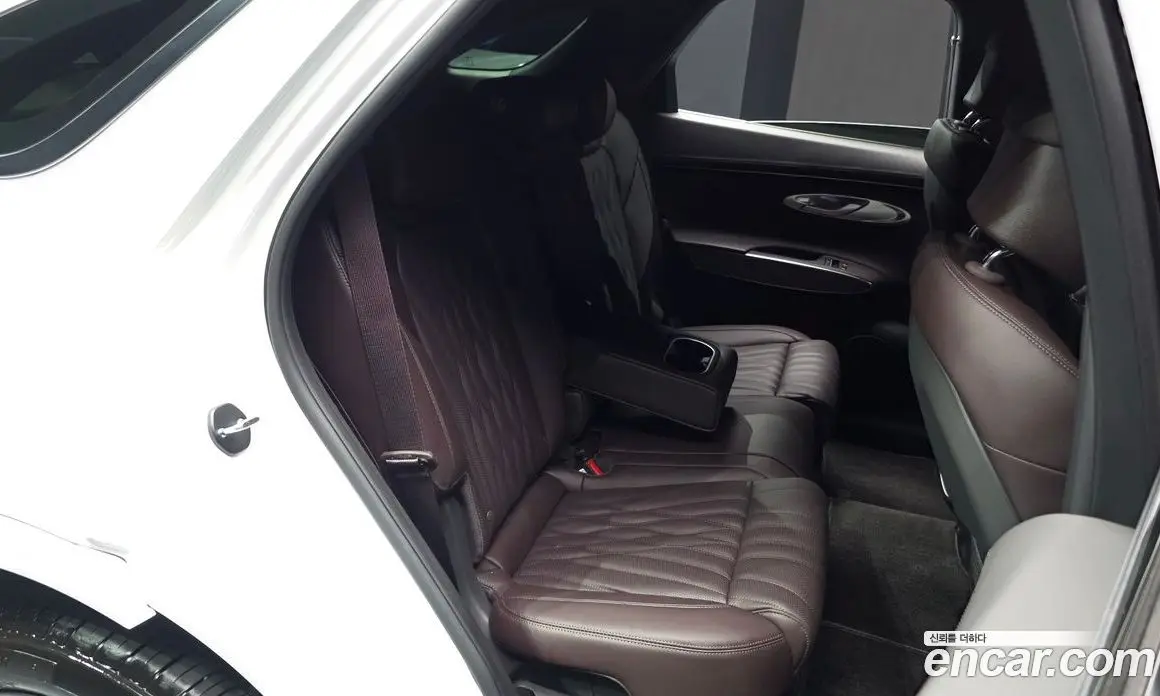Genesis GV70 2023 2.5 автомат (гидро), фото 18 Genesis GV70 2023 2.5 автомат (гидро), фото 18