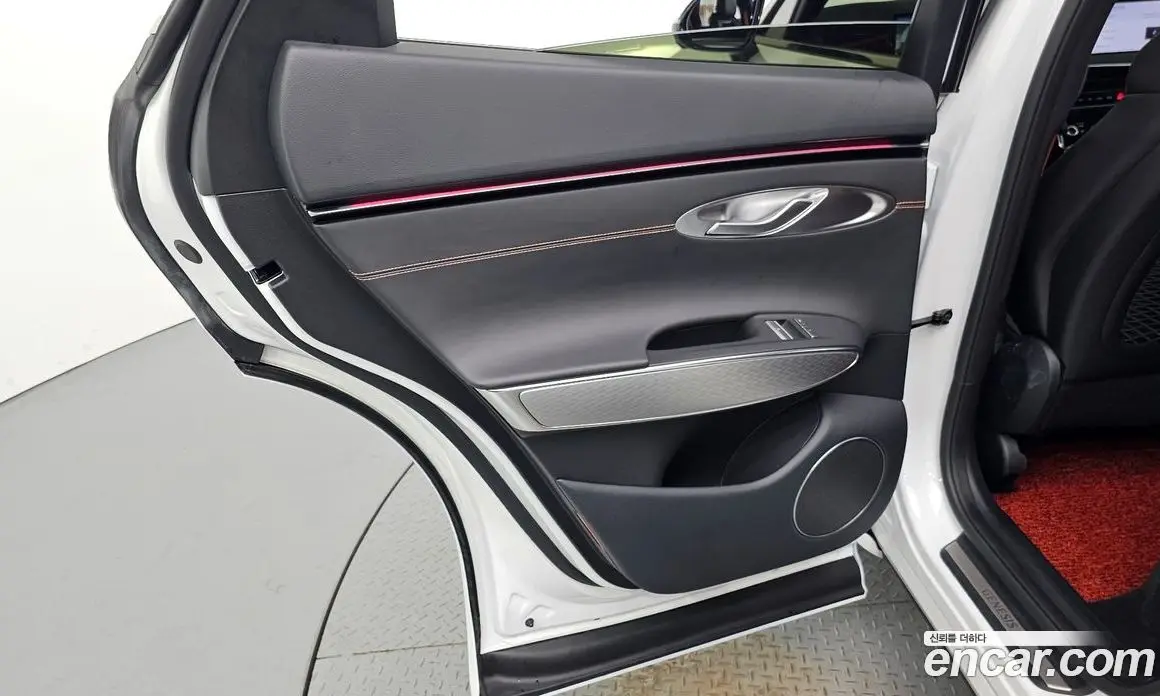 Genesis GV70 2025 2.5 автомат (гидро), фото 15 Genesis GV70 2025 2.5 автомат (гидро), фото 15