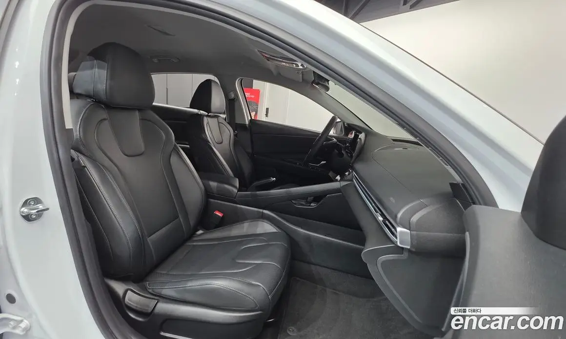 Hyundai Avante 2024 1.6 автомат (гидро), фото 13