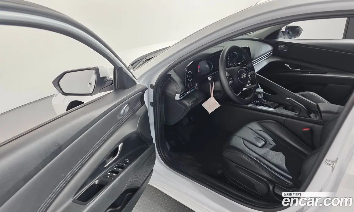 Hyundai Avante 2024 1.6 автомат (гидро), фото 17