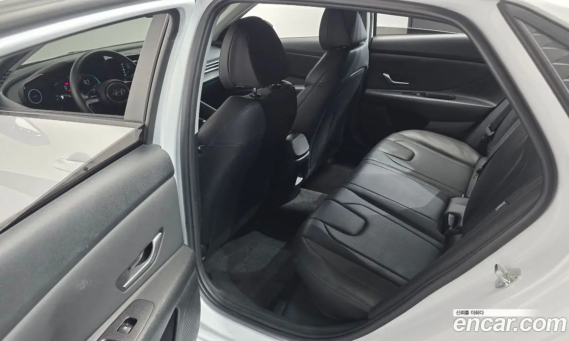 Hyundai Avante 2024 1.6 автомат (гидро), фото 24