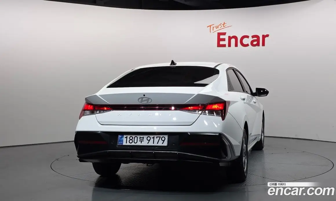Hyundai Avante 2024 1.6 автомат (гидро), фото 4