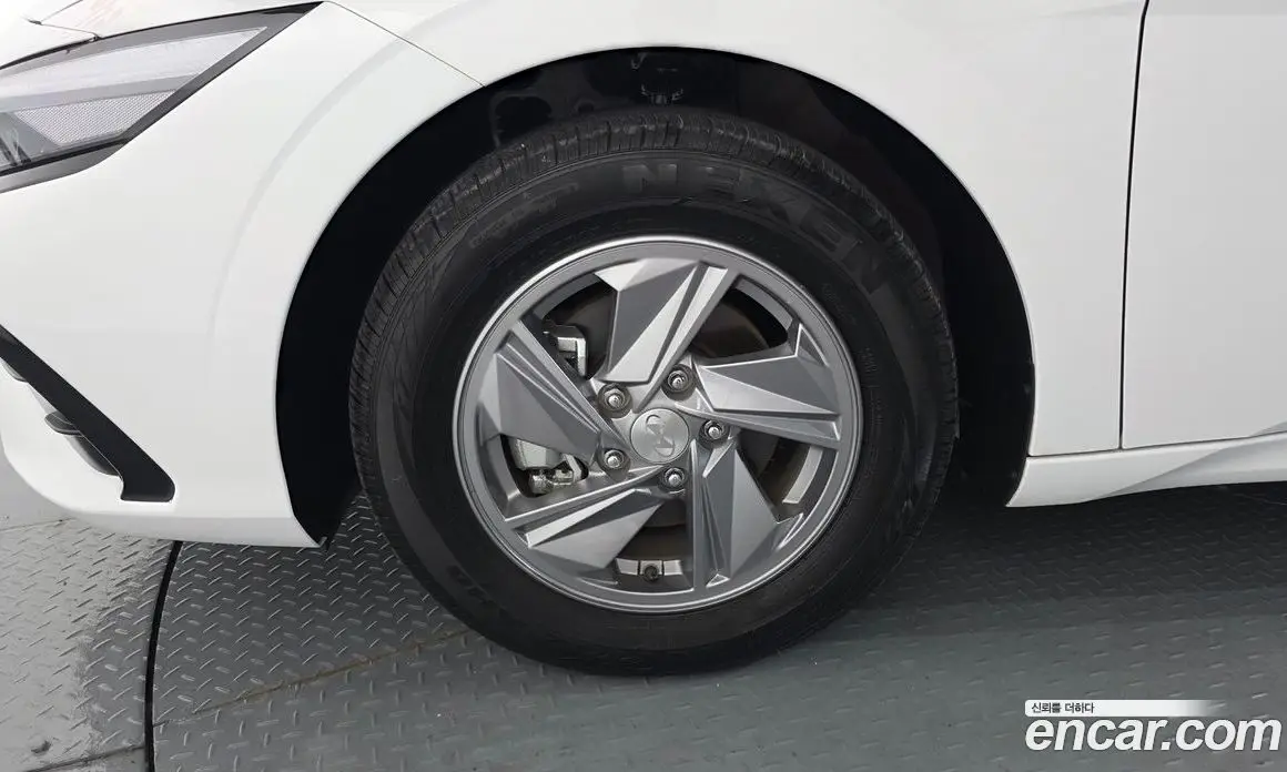 Hyundai Avante 2024 1.6 автомат (гидро), фото 5