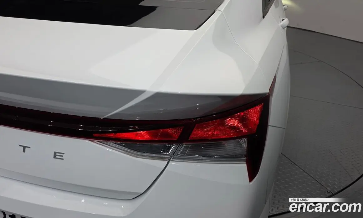 Hyundai Avante 2024 1.6 автомат (гидро), фото 9