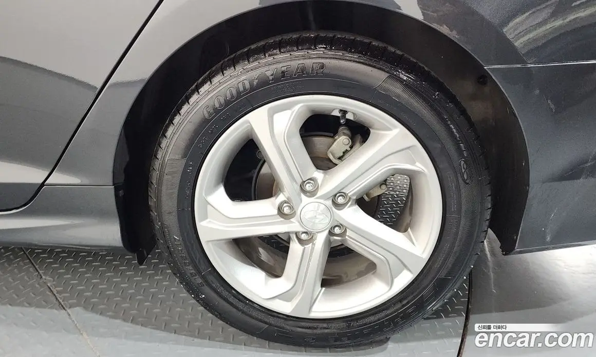 Hyundai Sonata 2017 2.0 автомат (гидро), фото 5 Hyundai Sonata 2017 2.0 автомат (гидро), фото 5