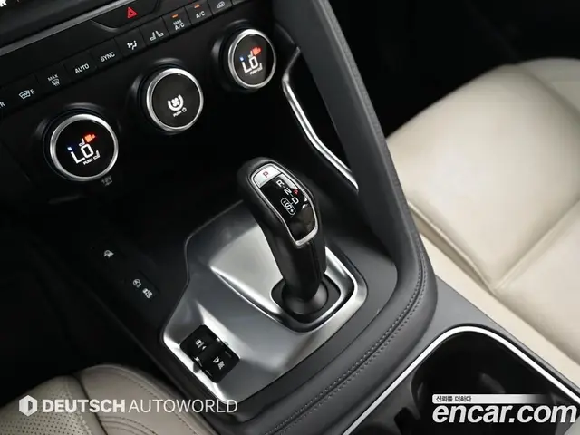 Jaguar E-Pace 2018 2.0 автомат (гидро), миниатюра 9