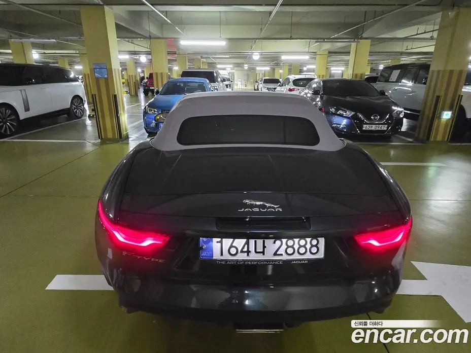 Jaguar F-Type 2023 2.0 автомат (гидро), фото 3 Jaguar F-Type 2023 2.0 автомат (гидро), фото 3
