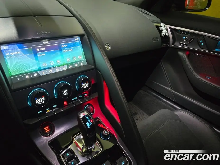 Jaguar F-Type 2023 2.0 автомат (гидро), фото 10 Jaguar F-Type 2023 2.0 автомат (гидро), фото 10
