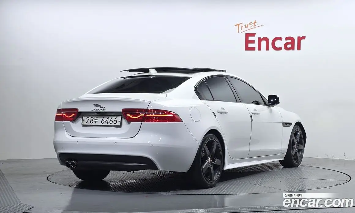 Jaguar XE 2017 2.0 автомат (гидро), фото 2 Jaguar XE 2017 2.0 автомат (гидро), фото 2
