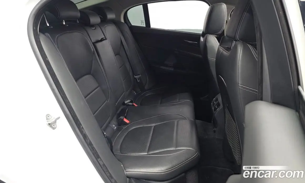 Jaguar XE 2017 2.0 автомат (гидро), фото 11 Jaguar XE 2017 2.0 автомат (гидро), фото 11