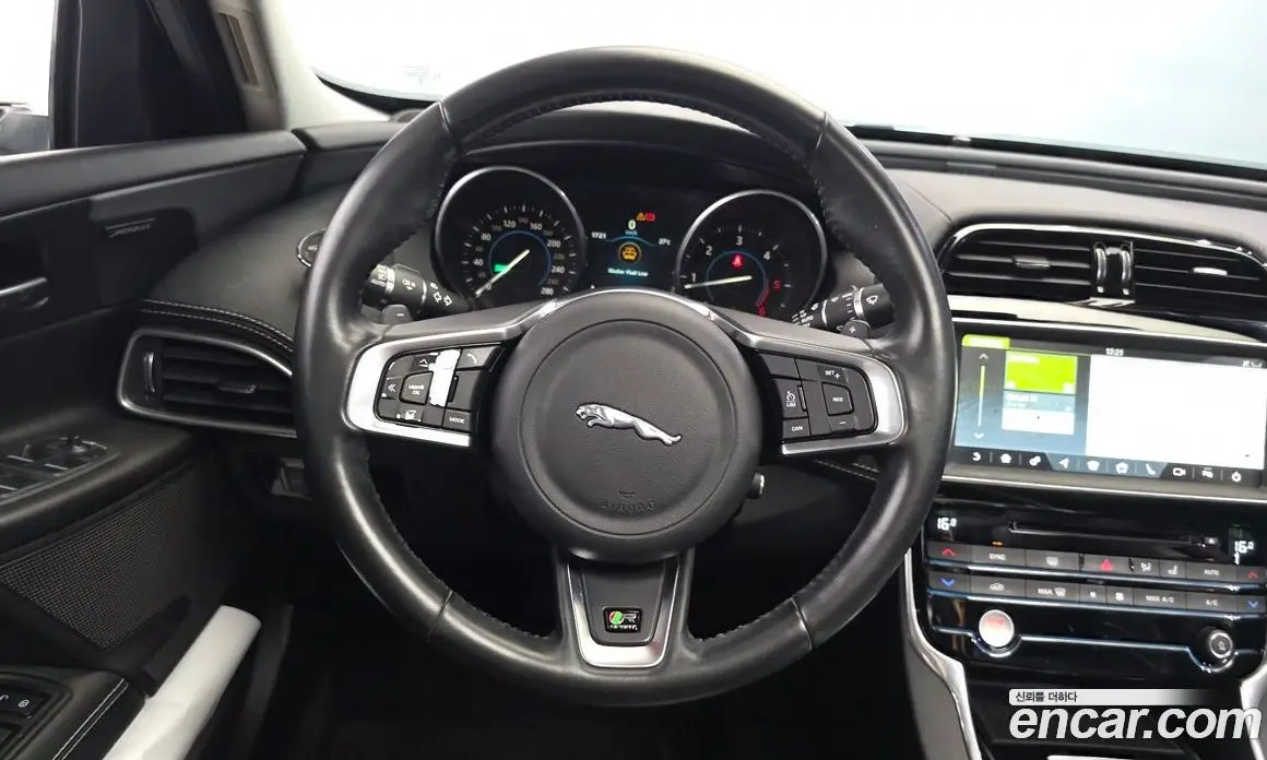Jaguar XE 2017 2.0 автомат (гидро), фото 13 Jaguar XE 2017 2.0 автомат (гидро), фото 13