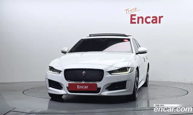 Jaguar XE 2017 2.0 автомат (гидро), миниатюра 3 Jaguar XE 2017 2.0 автомат (гидро), миниатюра 3