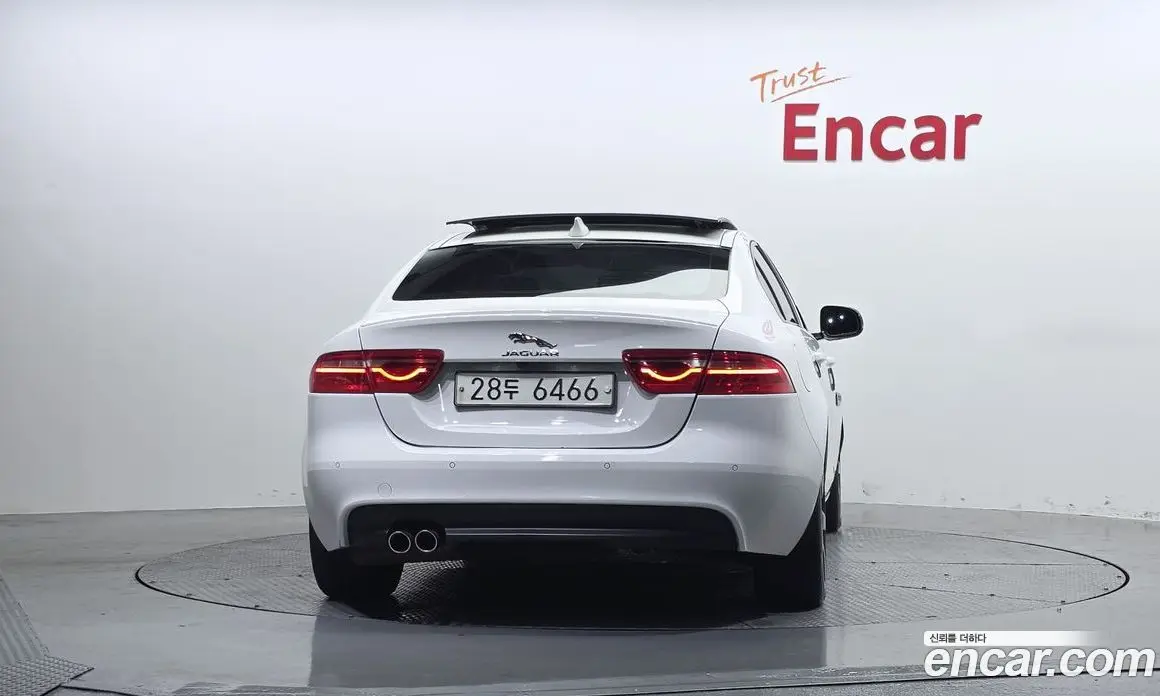 Jaguar XE 2017 2.0 автомат (гидро), фото 4 Jaguar XE 2017 2.0 автомат (гидро), фото 4