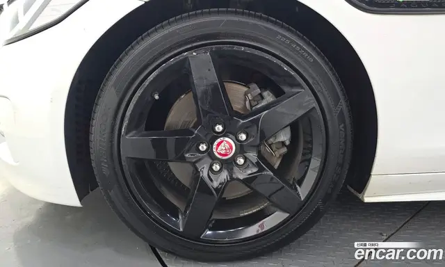 Jaguar XE 2017 2.0 автомат (гидро), миниатюра 5 Jaguar XE 2017 2.0 автомат (гидро), миниатюра 5