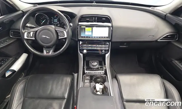 Jaguar XE 2017 2.0 автомат (гидро), миниатюра 7 Jaguar XE 2017 2.0 автомат (гидро), миниатюра 7