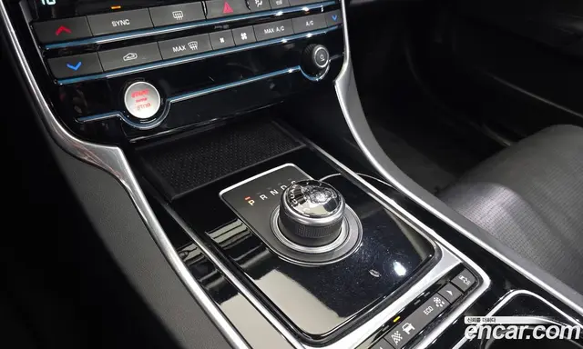 Jaguar XE 2017 2.0 автомат (гидро), миниатюра 9 Jaguar XE 2017 2.0 автомат (гидро), миниатюра 9