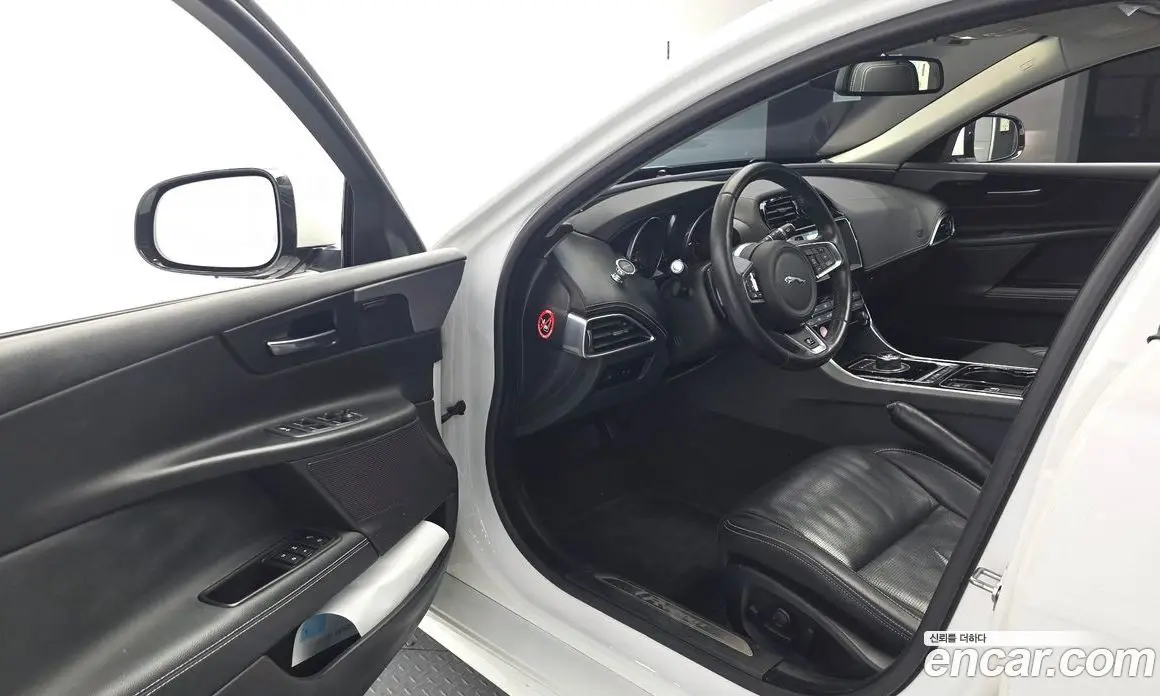 Jaguar XE 2017 2.0 автомат (гидро), фото 10 Jaguar XE 2017 2.0 автомат (гидро), фото 10
