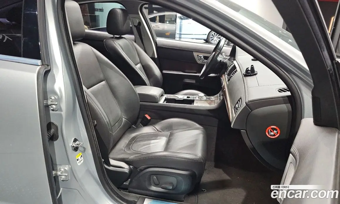 Jaguar XF 2014 2.2 автомат (гидро), фото 12 Jaguar XF 2014 2.2 автомат (гидро), фото 12