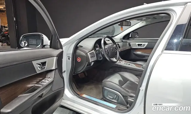 Jaguar XF 2014 2.2 автомат (гидро), миниатюра 10 Jaguar XF 2014 2.2 автомат (гидро), миниатюра 10