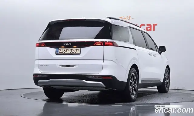 Kia Carnival 2021 2.2 автомат (гидро), миниатюра 2