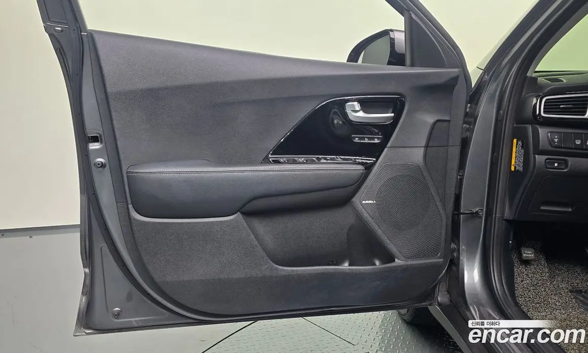 Kia Niro 2017 1.6 автомат (гидро), фото 14 Kia Niro 2017 1.6 автомат (гидро), фото 14