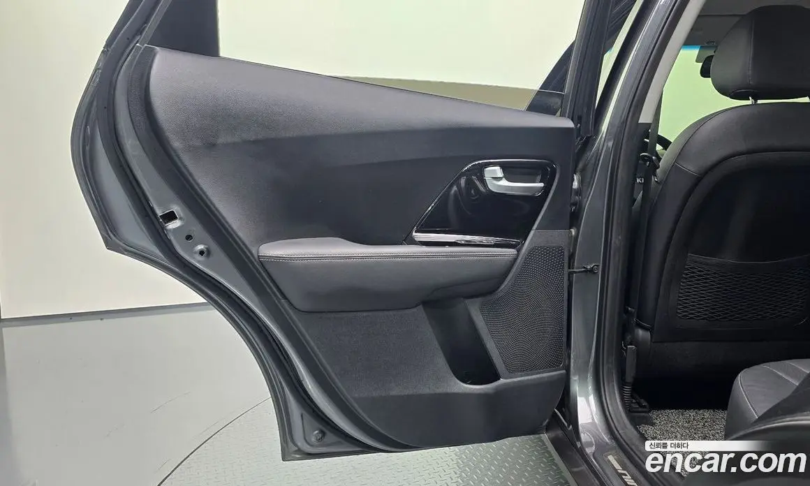 Kia Niro 2017 1.6 автомат (гидро), фото 15 Kia Niro 2017 1.6 автомат (гидро), фото 15