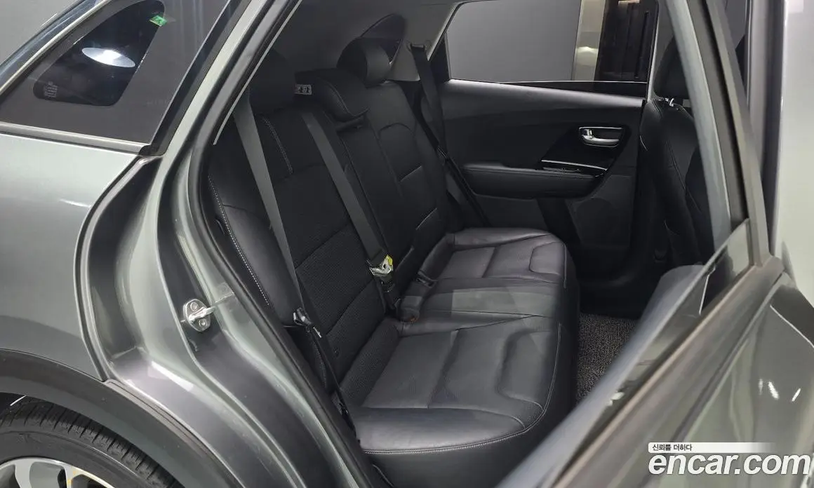 Kia Niro 2017 1.6 автомат (гидро), фото 16 Kia Niro 2017 1.6 автомат (гидро), фото 16