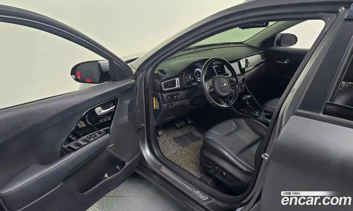 Kia Niro 2017 1.6 автомат (гидро), фото 17 Kia Niro 2017 1.6 автомат (гидро), фото 17