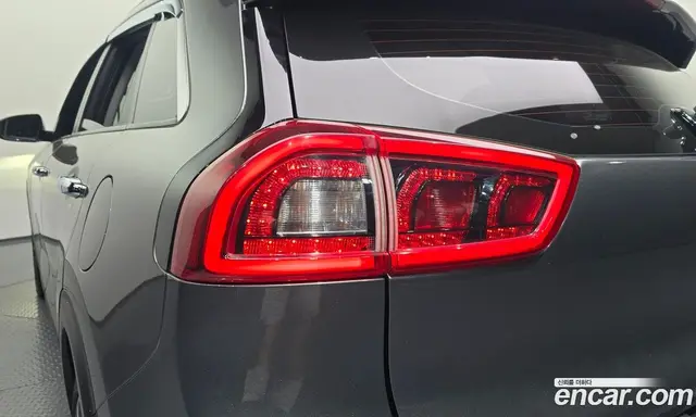Kia Niro 2017 1.6 автомат (гидро), миниатюра 9 Kia Niro 2017 1.6 автомат (гидро), миниатюра 9