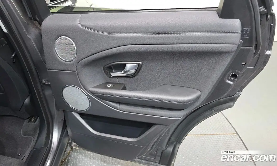 Land Rover Range Rover Evoque 2018 2.0 автомат (гидро), фото 15 Land Rover Range Rover Evoque 2018 2.0 автомат (гидро), фото 15