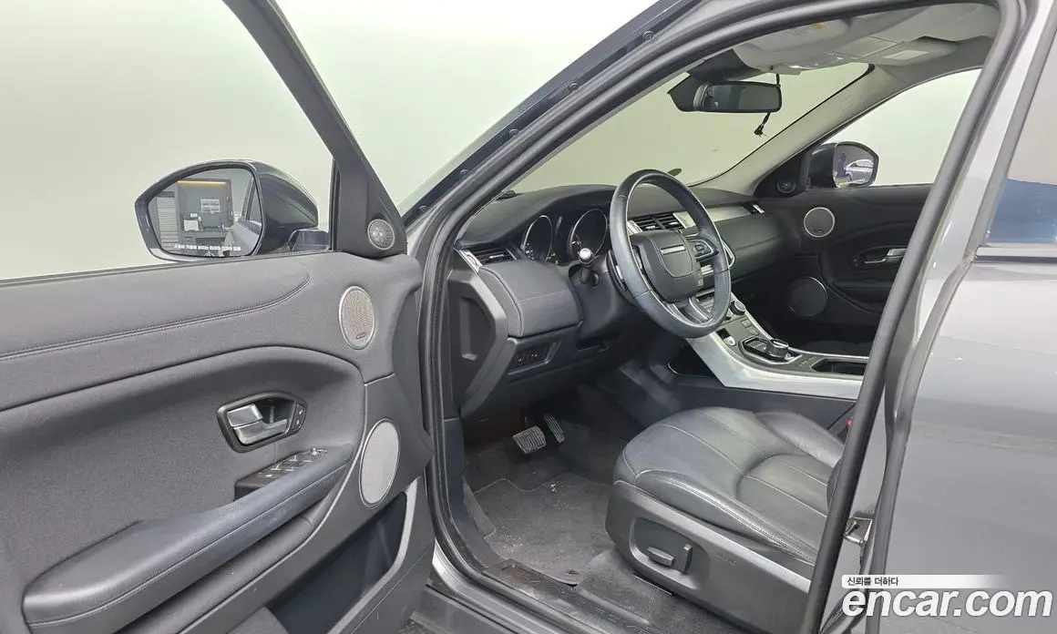 Land Rover Range Rover Evoque 2018 2.0 автомат (гидро), фото 18 Land Rover Range Rover Evoque 2018 2.0 автомат (гидро), фото 18
