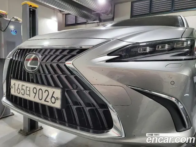Lexus ES 2024 2.5 автомат (гидро), миниатюра 1 Lexus ES 2024 2.5 автомат (гидро), миниатюра 1