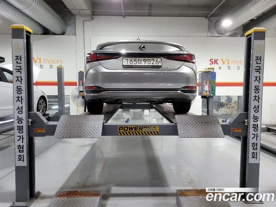 Lexus ES 2024 2.5 автомат (гидро), фото 2 Lexus ES 2024 2.5 автомат (гидро), фото 2