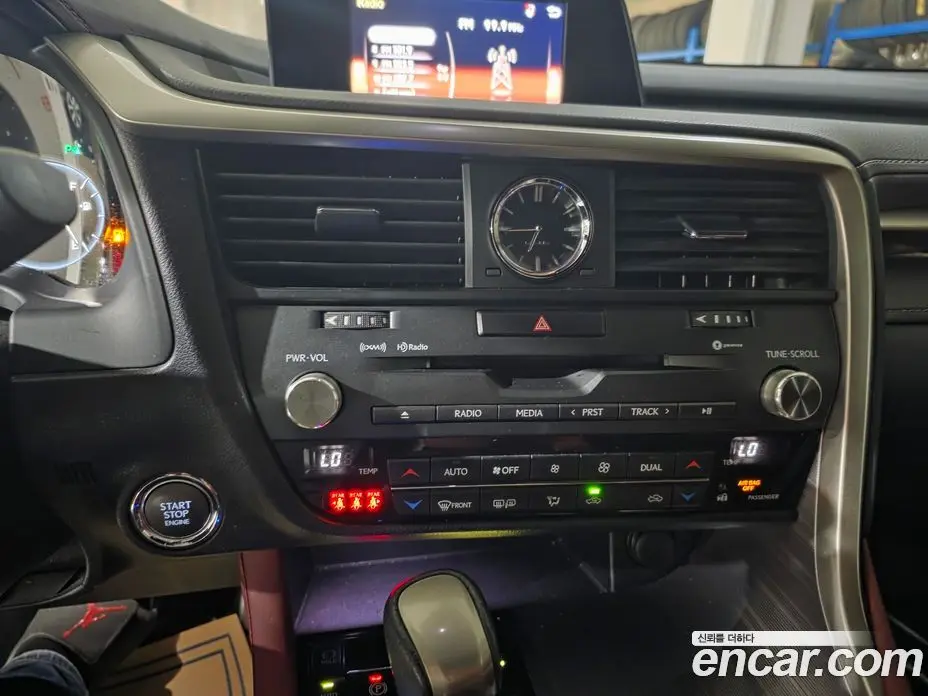 Lexus RX 2018 3.5 автомат (гидро), фото 16