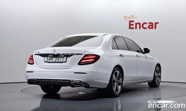 Mercedes-Benz E-Class 2019 2.0 автомат (гидро), миниатюра 2