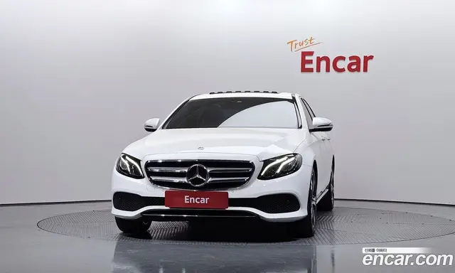 Mercedes-Benz E-Class 2019 2.0 автомат (гидро), миниатюра 3