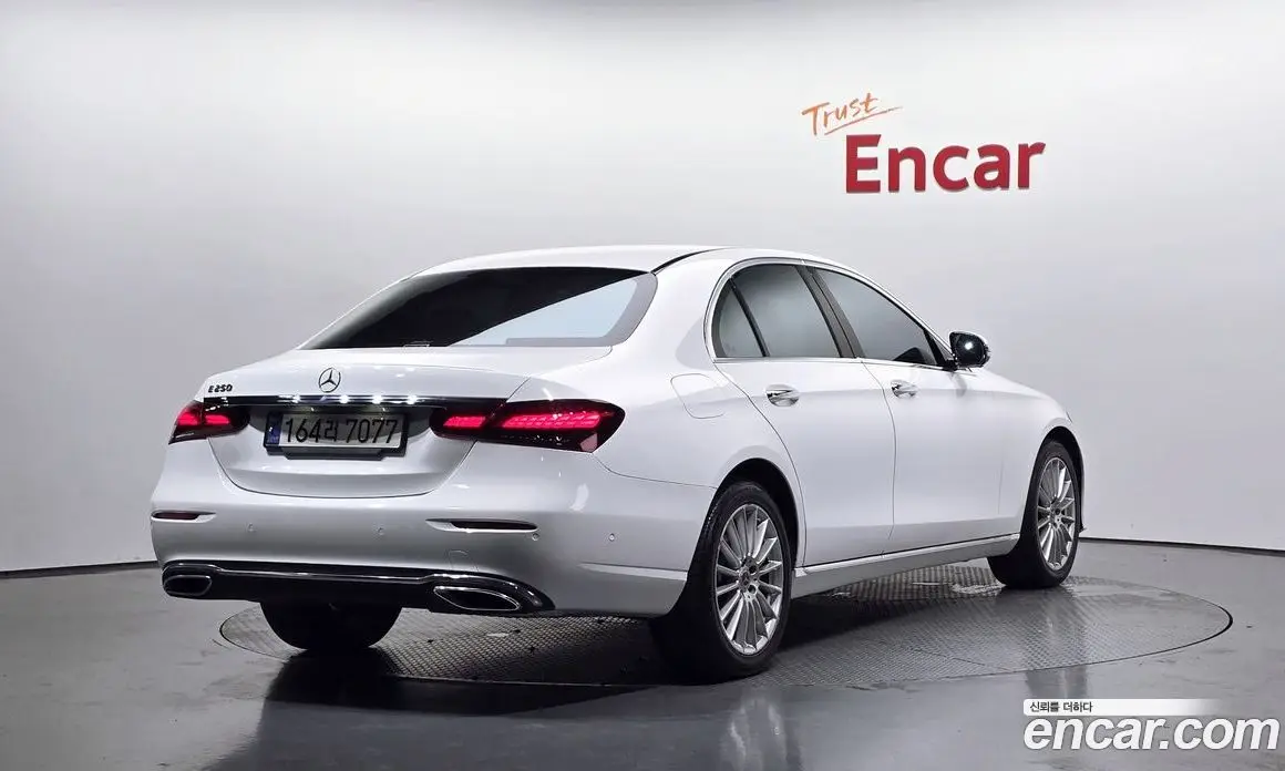 Mercedes-Benz E-Class 2022 2.0 автомат (гидро), фото 1 Mercedes-Benz E-Class 2022 2.0 автомат (гидро), фото 1